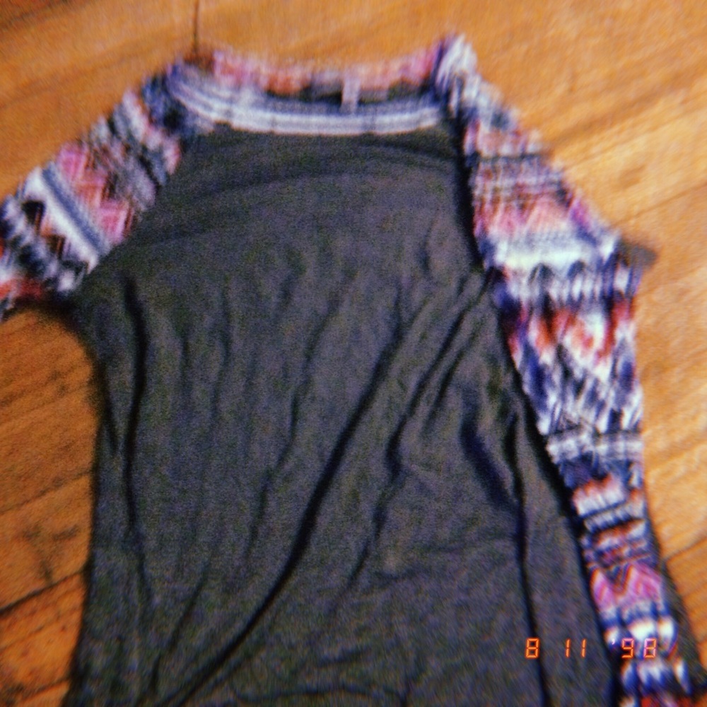 Absolutely FAMOUS patterned design down sleeves